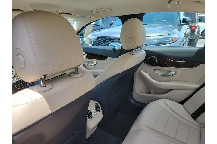 $17990 : Mercedes-Benz C-Class 2016 C image 10