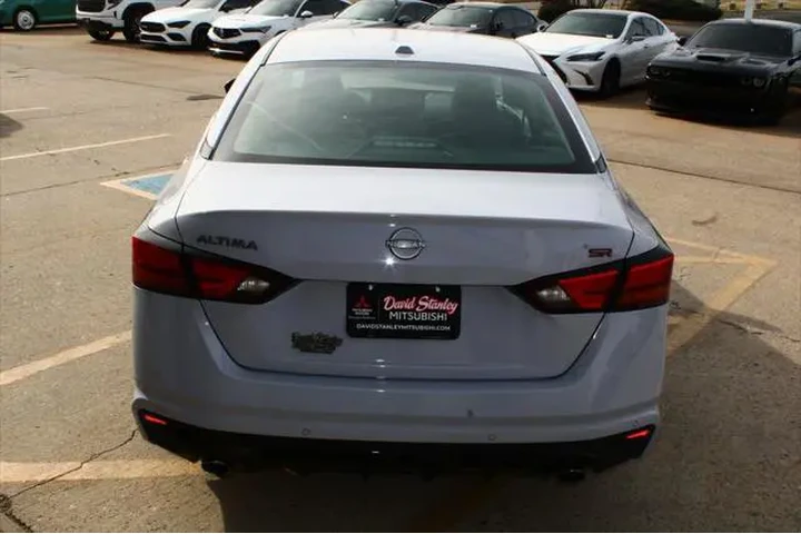 $22798 : Nissan Altima 2024 2.5 SR 4d image 9