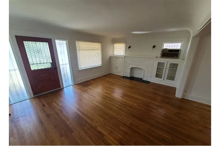$2200 : MONTEBELLO rental + UTILITIES image 9