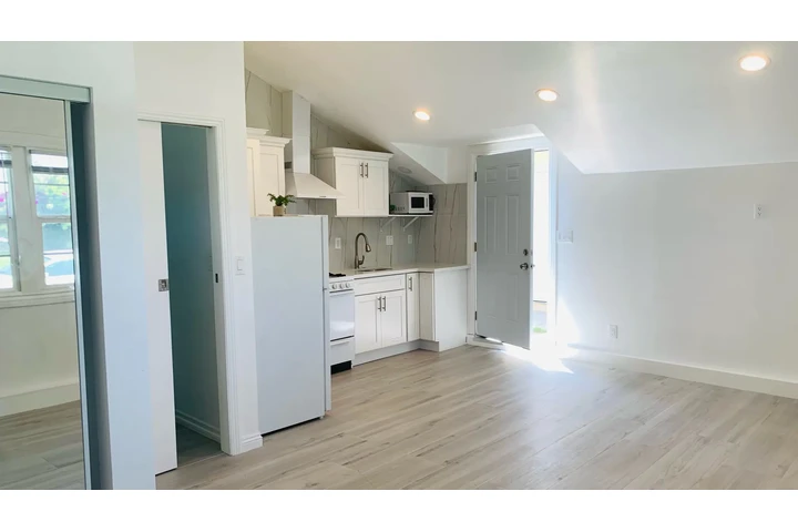 $1700 : RENTO-ESTUDIO Downey image 3