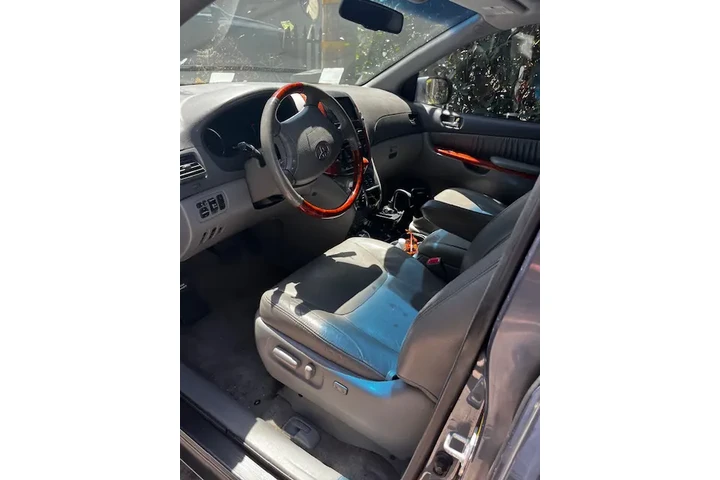 $7500 : Toyota Sienna 2010 image 2