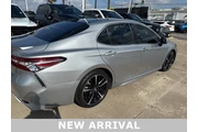 $21891 : Toyota Camry 2018 XLE V6 4dr thumbnail