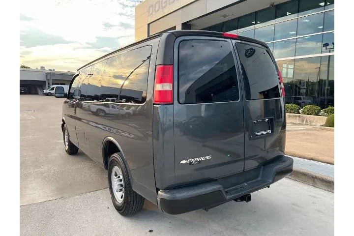 $16895 : Chevrolet Express 2017 LS 25 image 7