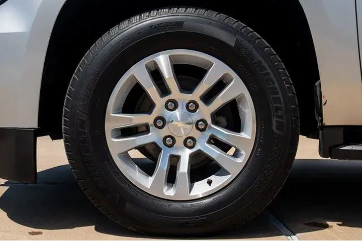 $23520 : Chevrolet Suburban 2019 4x4 image 6