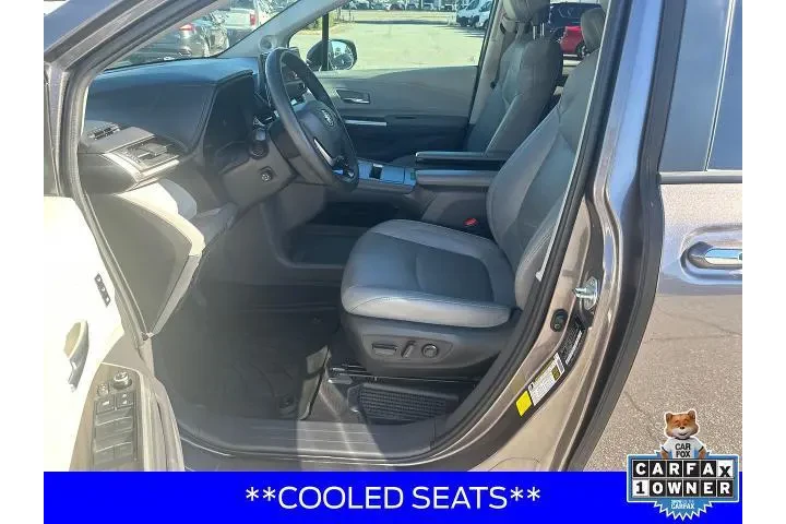 $38899 : Toyota Sienna 2022 Limited 7 image 9