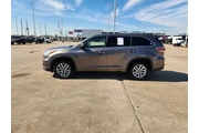 $13949 : Toyota Highlander 2016 LE 4d thumbnail
