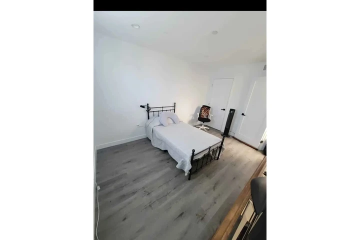 $500 : Se comparte un cuarto image 1