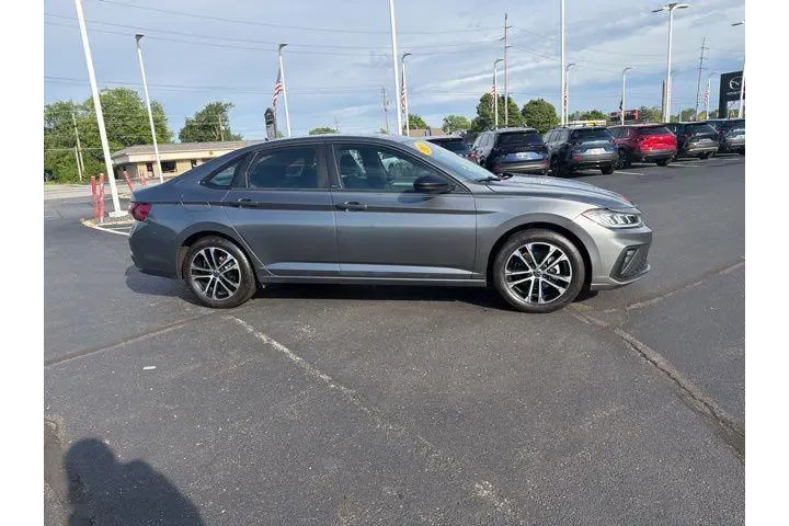 $20980 : Volkswagen Jetta 2025 Sport image 4