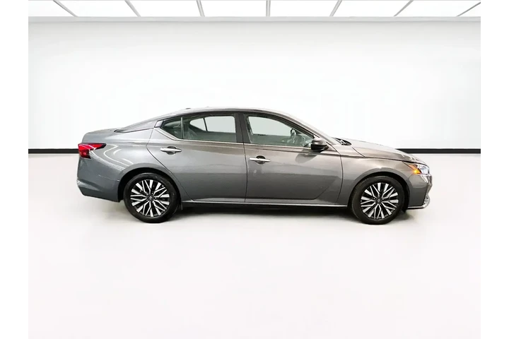 $18995 : Nissan Altima 2025 2.5 SV 4d image 2