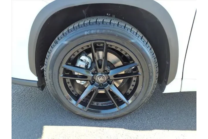 $37963 : Toyota Highlander 2023 L 4dr image 9