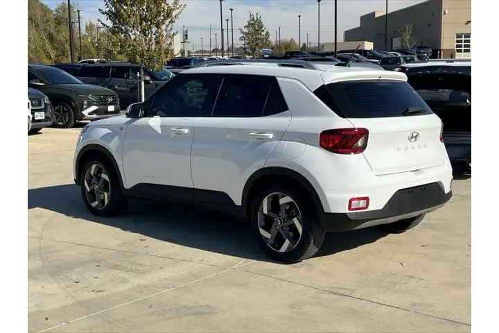 $20550 : Hyundai VENUE 2025 SEL 4dr C image 10