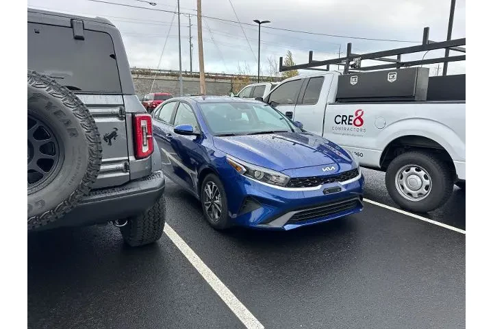 $18922 : Kia Forte 2023 LXS 4dr Sedan image 3