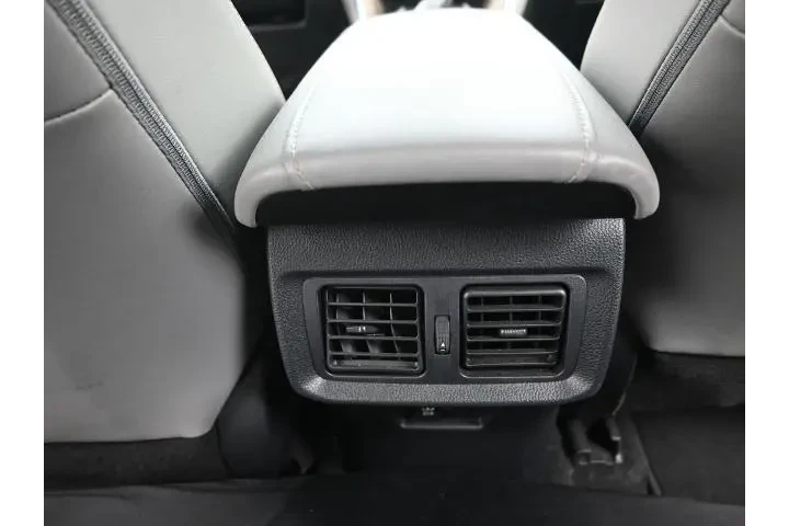 $26997 : Toyota Venza 2022 AWD XLE 4d image 10