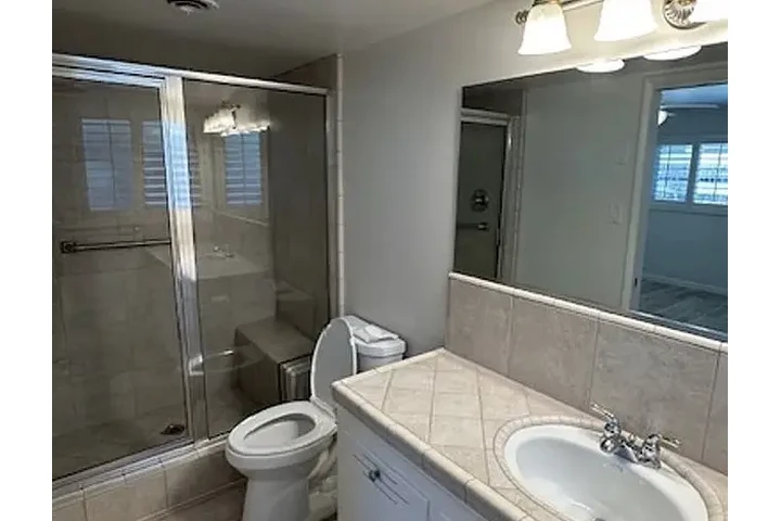 $1000 : move-in ready with gym and ful image 5
