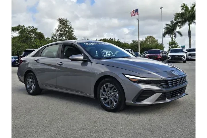 $18975 : Hyundai ELANTRA 2024 SEL 4dr image 8