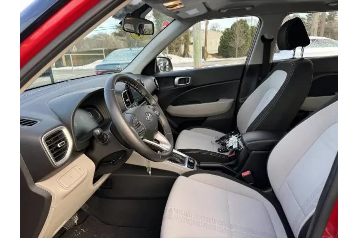 $17999 : Hyundai VENUE 2023 SEL 4dr C image 10