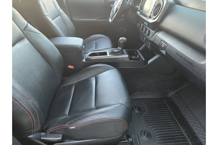 Toyota Tacoma 2023 4x4 TRD S image 10