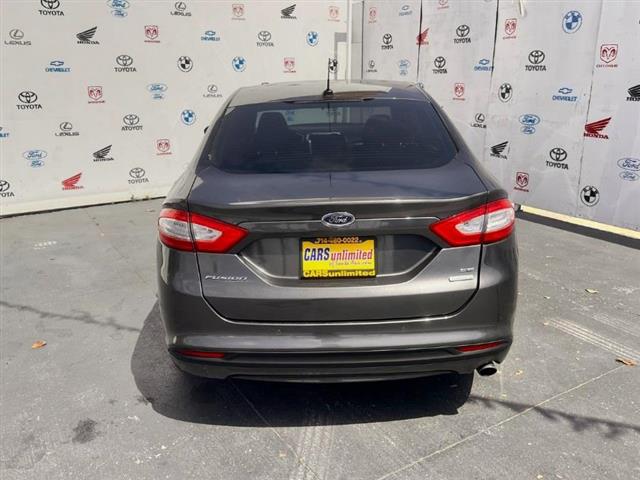 $12995 : Used 2016 Fusion 4dr Sdn SE F image 4