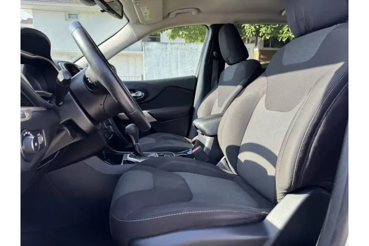 $5999 : 2017 Cherokee Latitude image 9