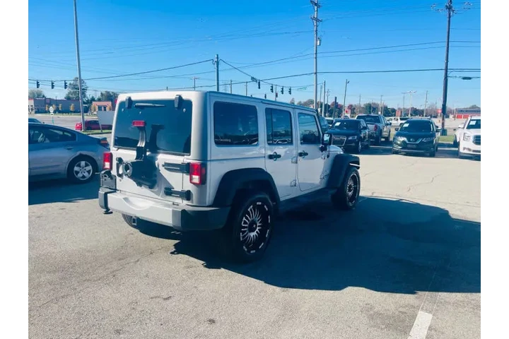 $8999 : 2011 Wrangler Unlimited Sahara image 7