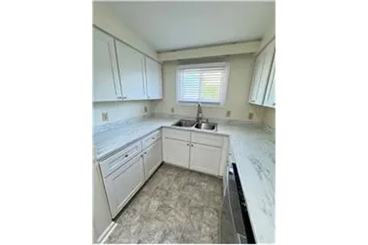 $1700 : Rental property with 2 bedro image 6