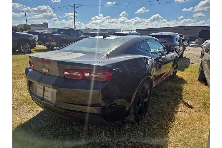 $21398 : Chevrolet Camaro 2020 LT 2dr image 4