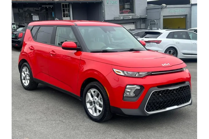 $18400 : 2022 Soul S image 3