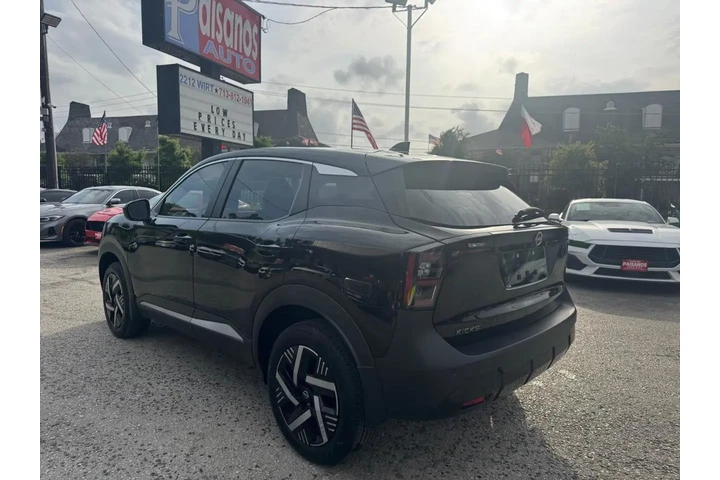 2025 Kicks SV image 4