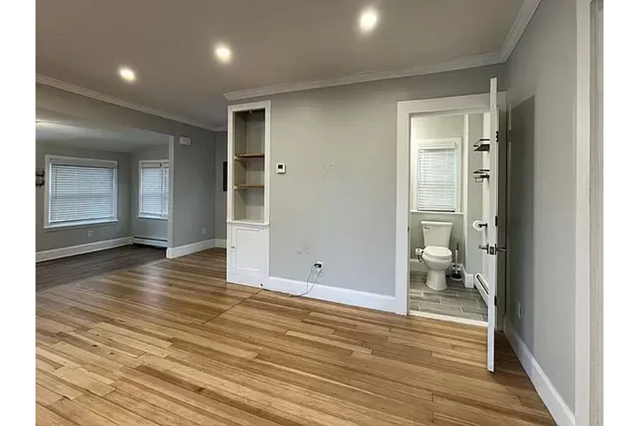 $800 : SAN RAFAEL 1BED 1BA image 1