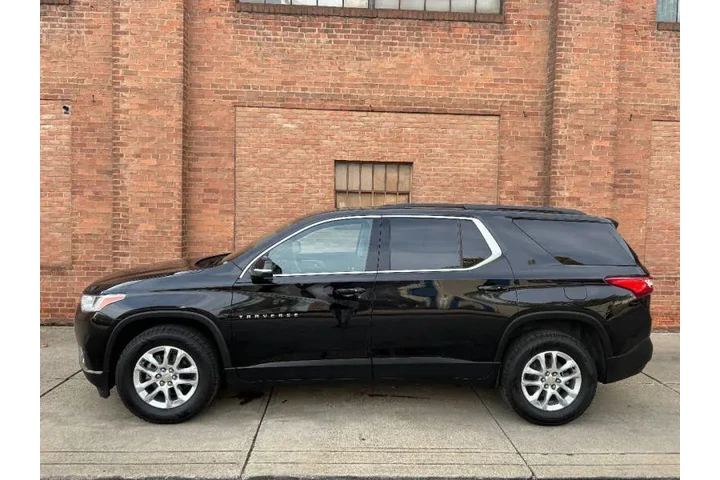 $22000 : 2021 Traverse LT Cloth image 4