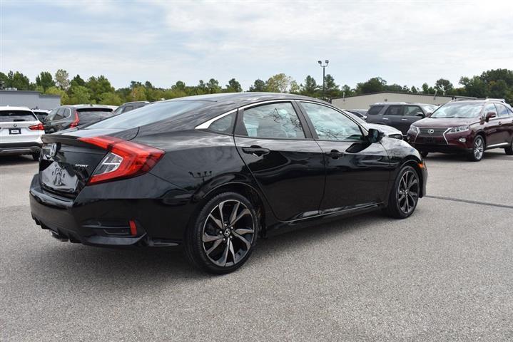 2019 Civic Sport image 8