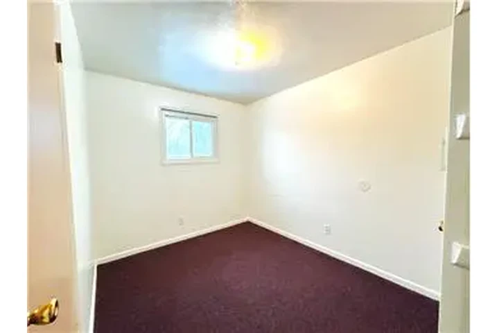 $595 : Rental property with 2 bedro image 5