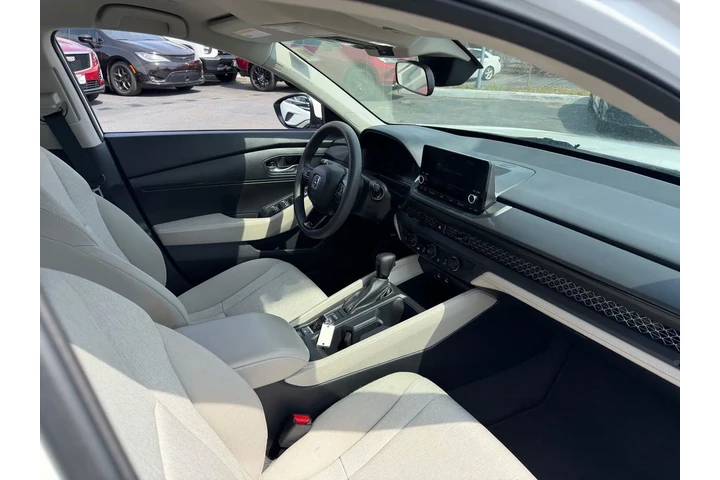 $23798 : Honda Accord 2023 LX 4dr Sed image 10