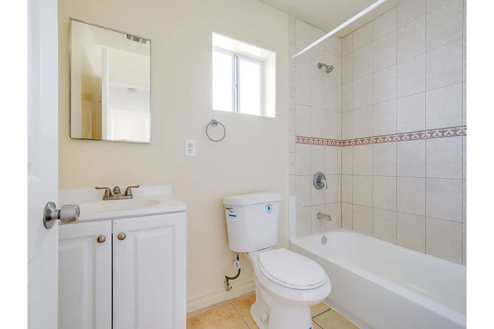 $3700 : Beautiful Home 4B/2B image 7