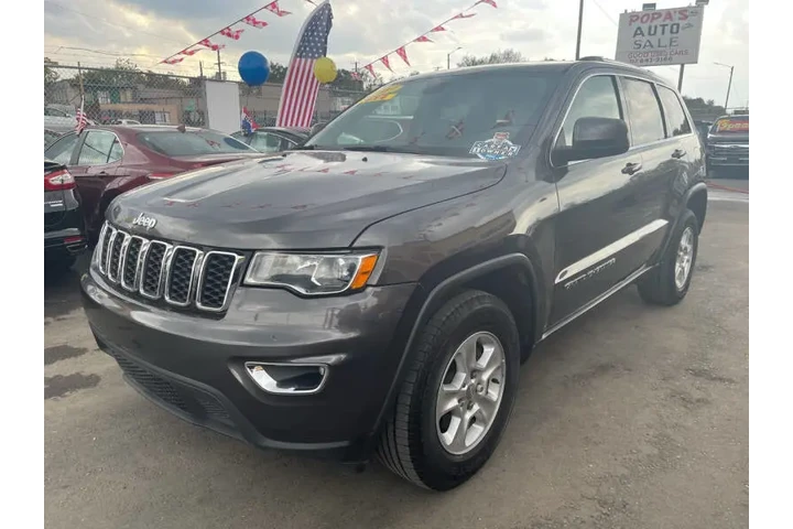 2017 Grand Cherokee Laredo image 4