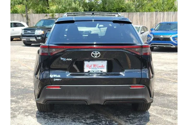 $31111 : Toyota bZ4X 2025 XLE 4dr Cro image 4