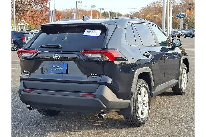 $27495 : Toyota RAV4 2021 AWD XLE 4dr image 6