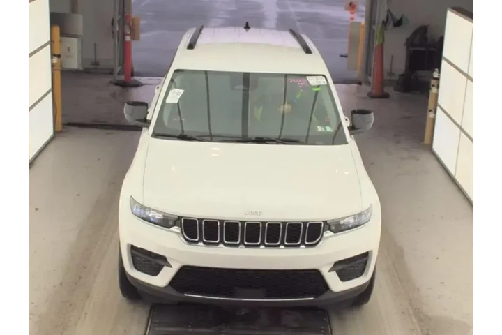 $25990 : Jeep Grand Cherokee 2022 4x4 image 2