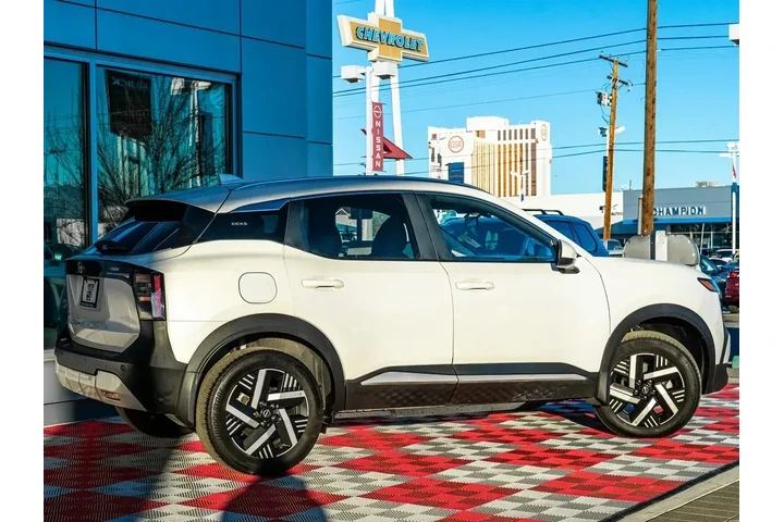 $19488 : Nissan Kicks 2025 SV 4dr Cro image 2
