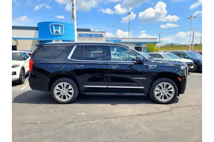 $38245 : GMC Yukon 2021 4x4 SLT 4dr S image 3