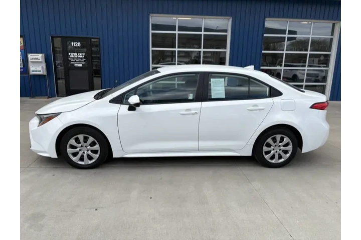 $14990 : 2022 Corolla LE image 1