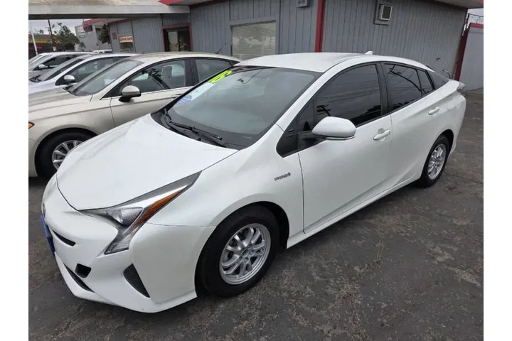 $12995 : 2016 Prius Two image 7
