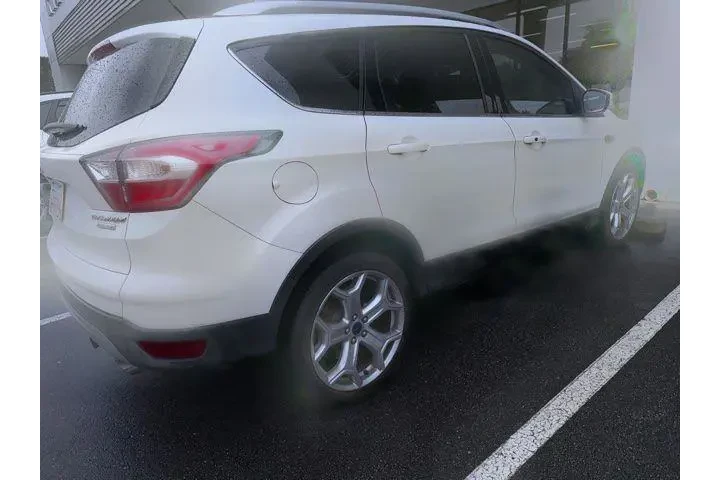 $12589 : Ford Escape 2017 Titanium 4d image 2