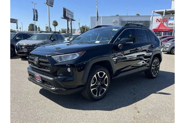 Toyota RAV4 2019 AWD Adventu image 2