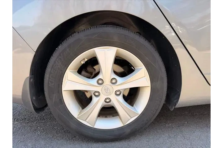 $9900 : Hyundai ELANTRA 2016 Value E image 10