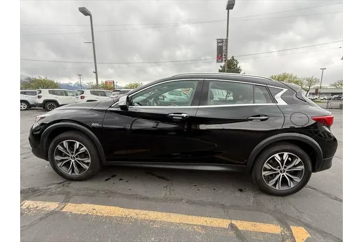 $15696 : INFINITI QX30 2017 AWD Premi image 4