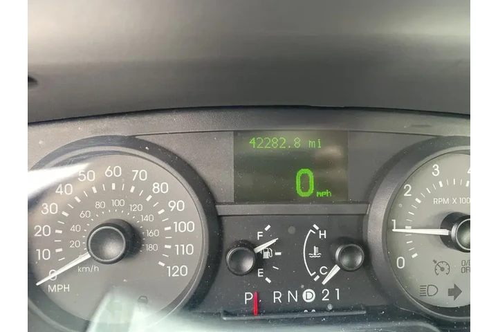 $12699 : Mercury Grand Marquis 2010 L image 4