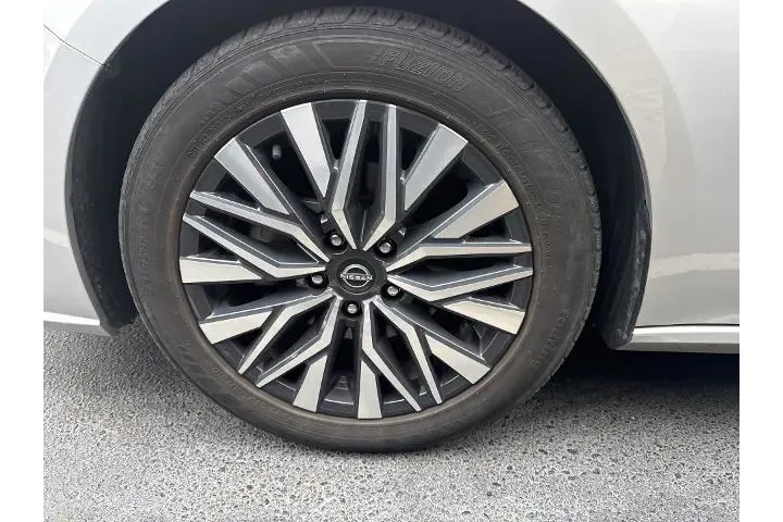 $20498 : Nissan Altima 2024 2.5 SV 4d image 8