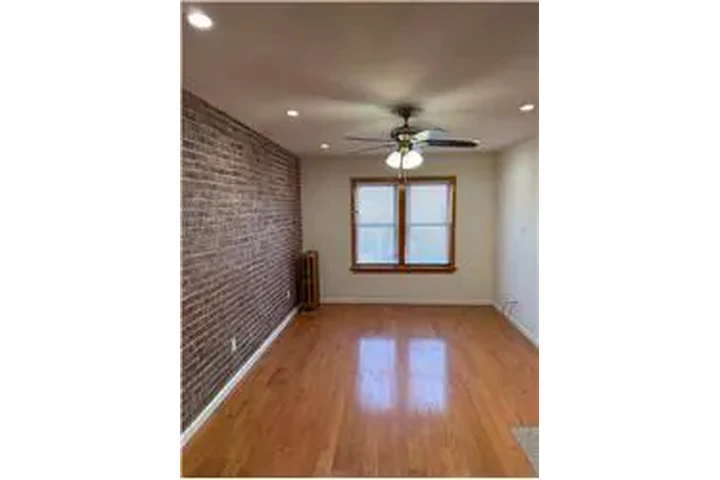 $2450 : Rental property with 1 bedro image 3