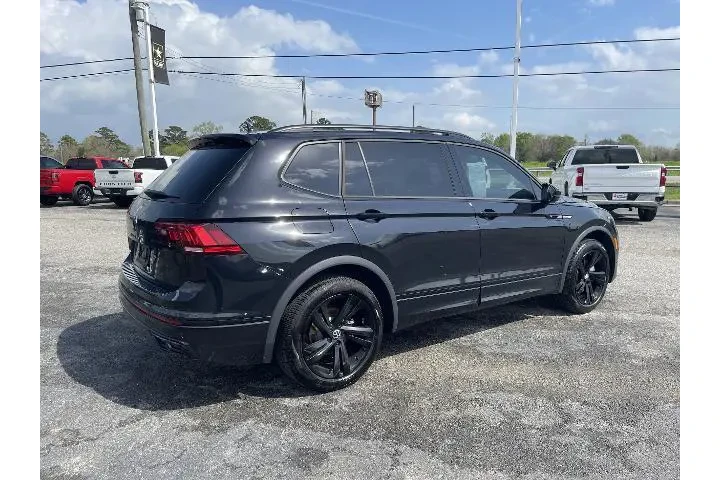 $25535 : Volkswagen Tiguan 2024 SE R- image 2